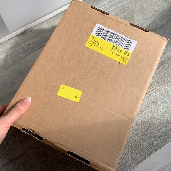 Nadine MERABI Logo Primted Packaging Cardboard Box - Picture 6 of 9